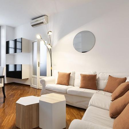 Charming San Babila Apt. Milão Exterior foto
