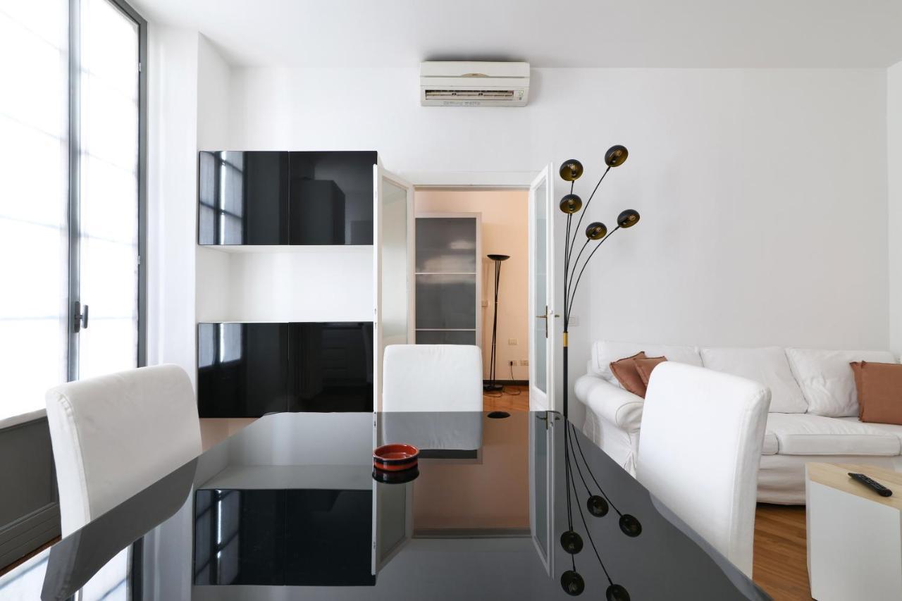 Charming San Babila Apt. Milão Exterior foto